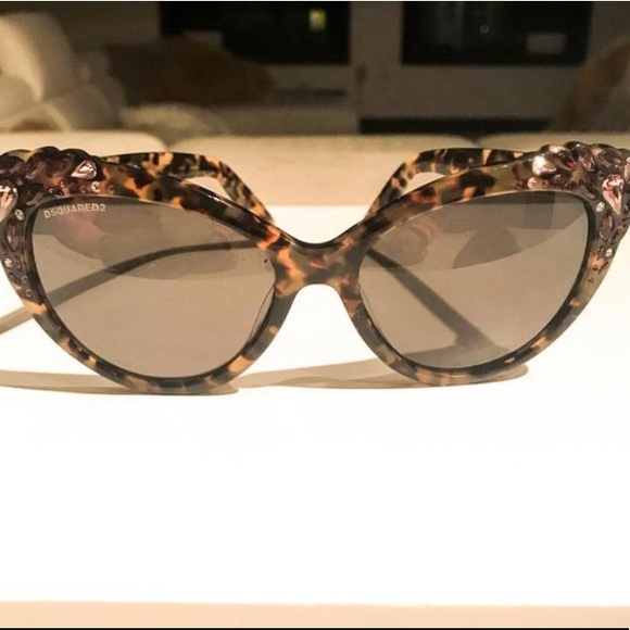 DSquared2 “Elizabeth” Retro Tortoise with Stone - Picture 2 of 7